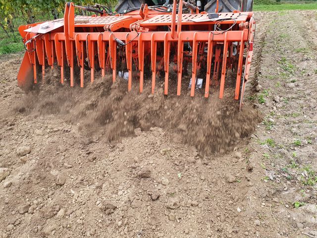 Spatenmaschine bei der Arbeit